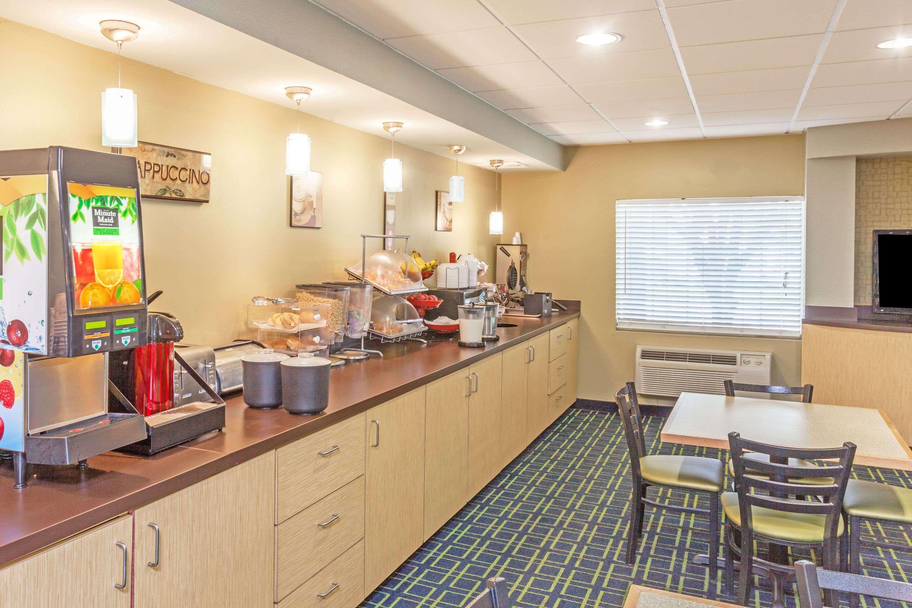 Comfort Inn & Suites Louisville Airport Fair & Expo מראה חיצוני תמונה