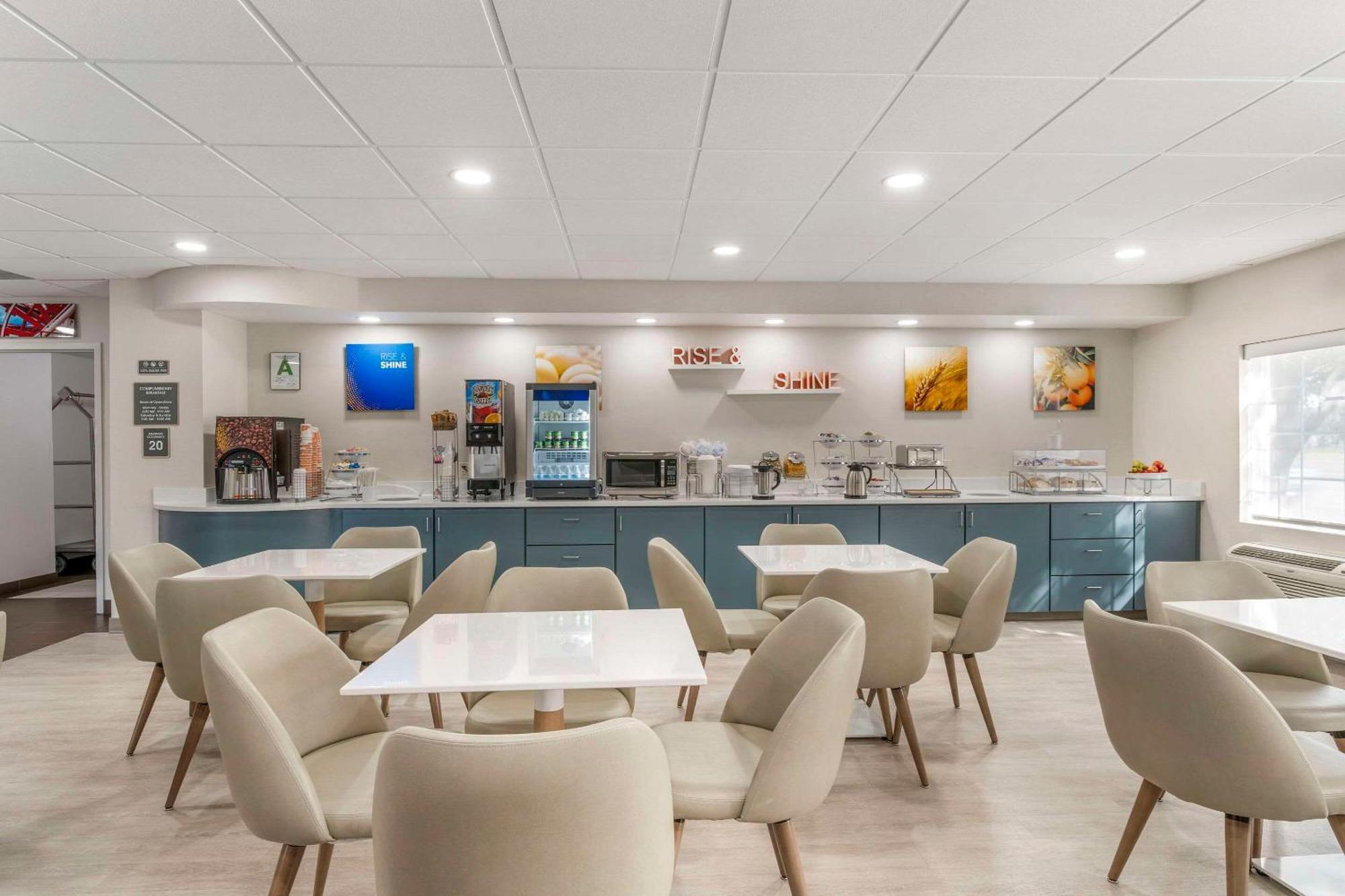 Comfort Inn & Suites Louisville Airport Fair & Expo מראה חיצוני תמונה