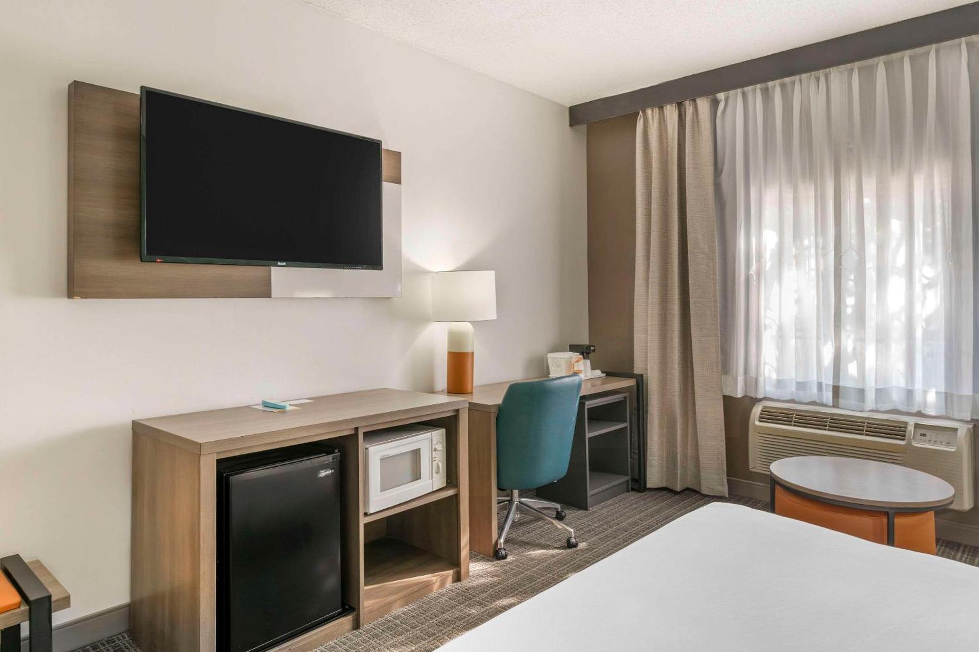 Comfort Inn & Suites Louisville Airport Fair & Expo מראה חיצוני תמונה
